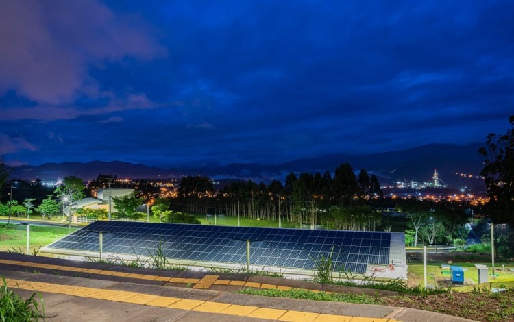 Paneles solares sobre un edificio del tEC.