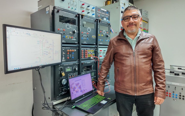 El investigador Gustavo Gómez en el laboratorio.