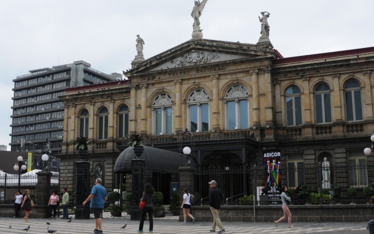 Fachada del Teatro Nacional en San José