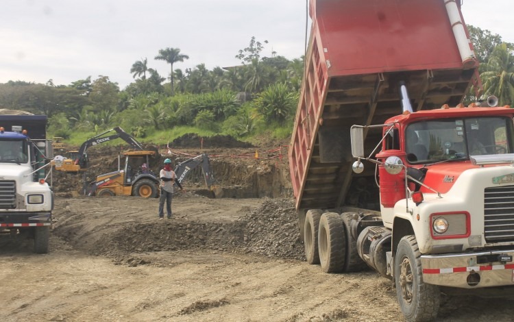 movimiento de tierra en TEC Limón