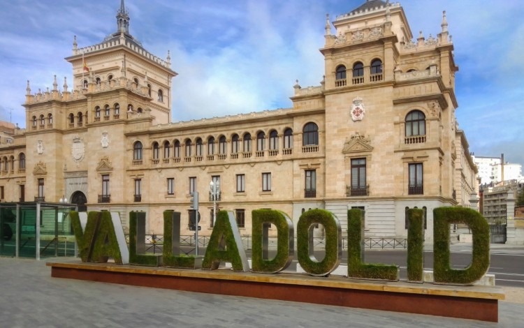 letras y edificio Valladolid