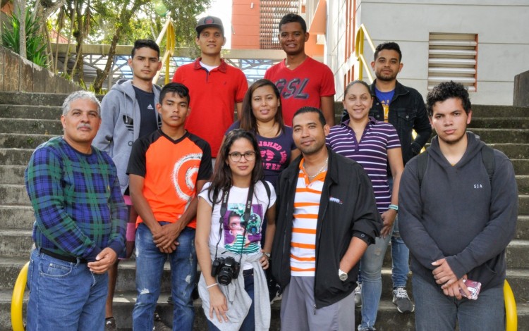 Los jóvenes panameños que visitaron Costa Rica posan para una fotografía. 