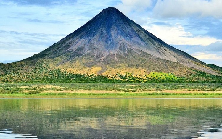 LAGUNA VOLCAN ARENAL