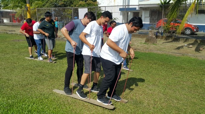 Estudiantes de nuevo ingreso al Centro Académico de Limón disfrutaron de juegos tradicionales. (Foto cortesía de Jessica Salazar)