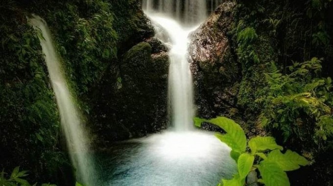 Imagen de una catarata. 