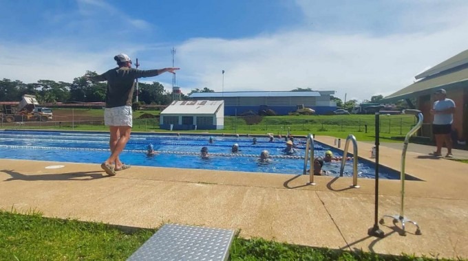 Taller en la piscina