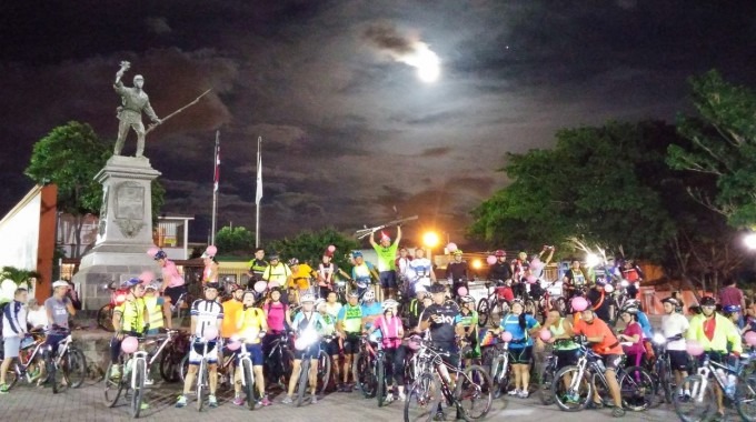 ciclistas en parque de alajuela