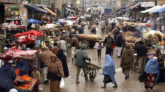 personas en calle de Afganistán
