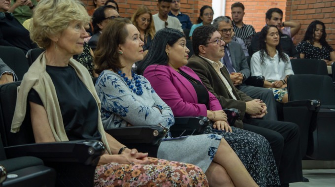 Imagen de 4 personas en el aniversario del DAD