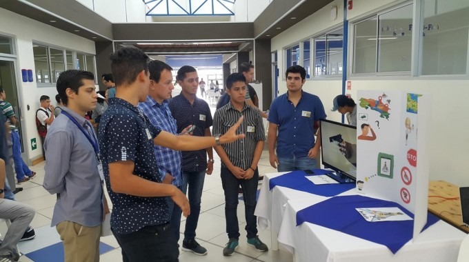 estudiantes_presentado_proyecto_be_safe_en_centro_academico_limon_