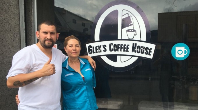 Ana Isabel Arce emprendió, junto a su hijo Glen Calvo, el ambicioso proyecto de una cafetería en el centro de San José. (Foto cortesía de Glen’s Coffee House)