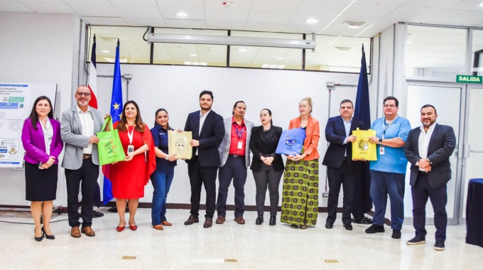 Las coordinadoras del proyecto entrgan los resultados