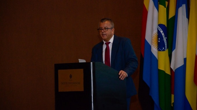 José Martínez exponiendo en Cladea 2018.