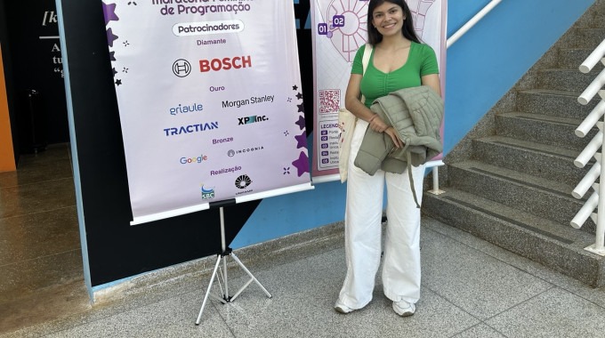 Imagen de una estudiante en una maratón en Brasil.