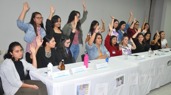 Conferencia de prensa feminista.