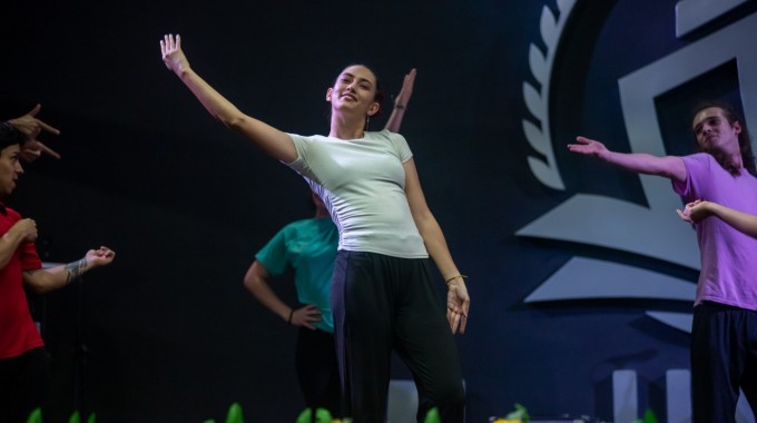 persona danzando