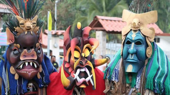 indigenas_de_boruca_con_mascaras_tradicionales_de_diablitos_