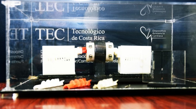 Dispositivo experimental de impulsor de sangre. (Foto: Ruth Garita/OCM)