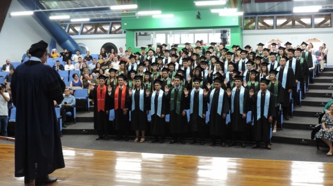 Juramentación de las personas graduadas