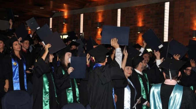 estudiantes del tec en graduacion