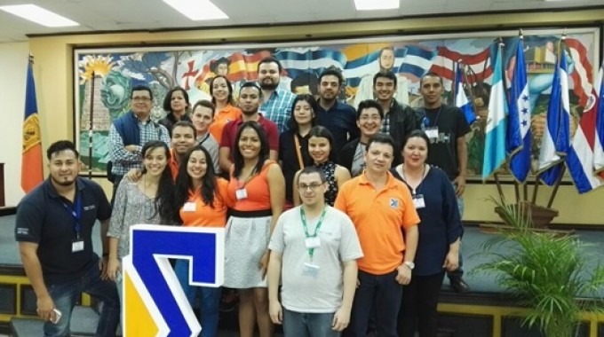 Parte de la delegación costarricense que participó del III Encuentro Centroamericano de Matemática Educativa, (ECAME), entre ellos estudiantes y profesores de la  Escuela de Matemática del Tecnológico de Costa Rica. (Foto cortesía de Raquel Boniche).