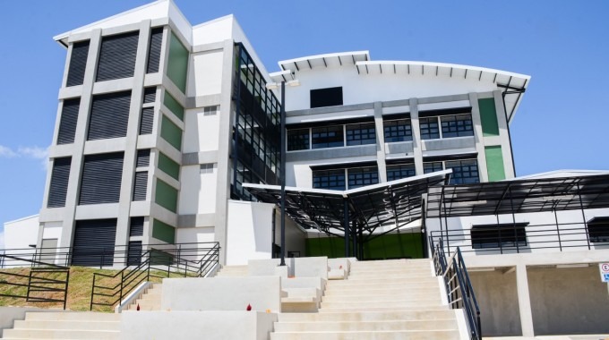Edificio de la Escuela de Química en el Campus Cartago del TEC. 
