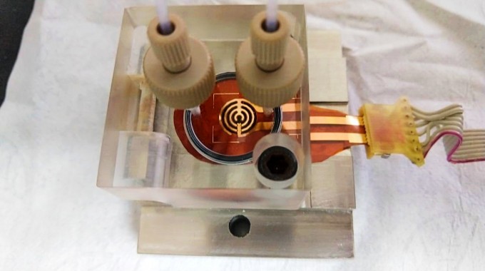 El electrodo tiene forma similar a un espiral.