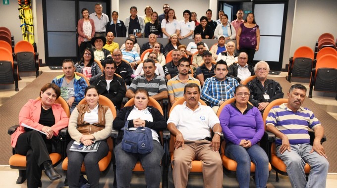 Representantes de las Asadas, del Ministerio de Salud y del AyA recibieron el informe con los resultado de la investigación. (Foto: Ruth Garita / OCM).