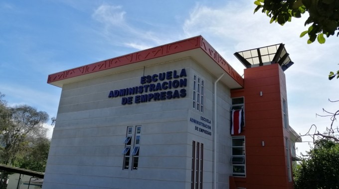 Imagen del edificio de la Escuela de Administración de Empresas del Campus Tecnológico Central Cartago.