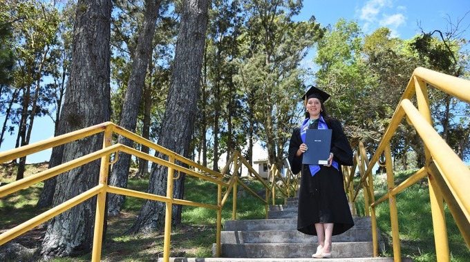 Estephanía Salazar es una de las primeras tres personas que tienen una Maestría en Ciencias Forestales del TEC. Foto: Ruth Garita/OCM.