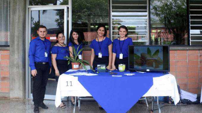 Cuatro mujeres y un hombre conforman el equipo: Peau Belle.