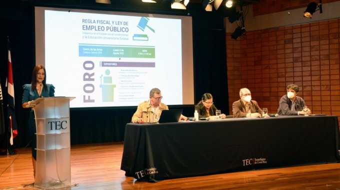 panelistas foro regla fiscal