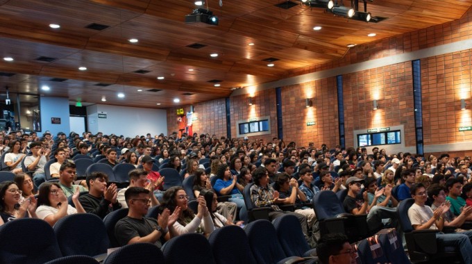 estudiantes en centro de las artes