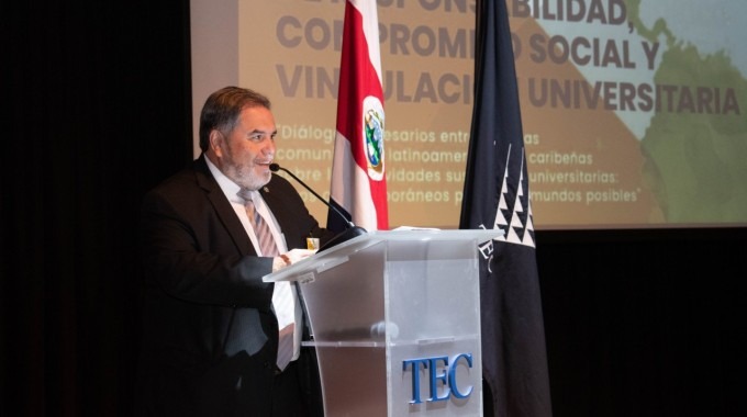 carlos alvarado cerezo csuca
