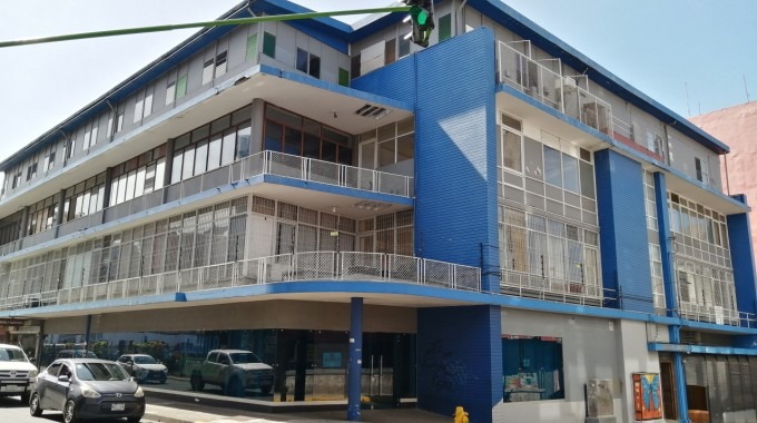 Edificio de cuatro plantas en el centro de San José.