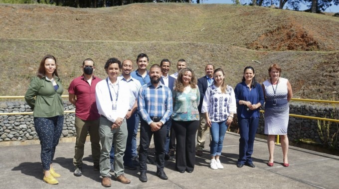 Funcionarios del TEC e INABIO-Ecuador