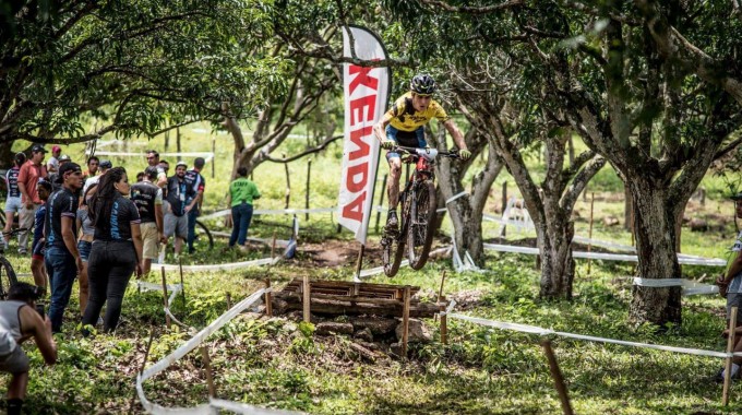 ciclista_javier_valverde_compitiendo_en_su_bicicleta_