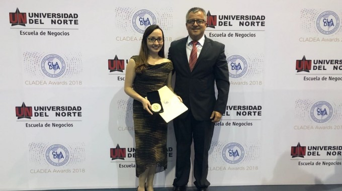 margie_faith_y_jose_martinez_durante_premiacion_cladea_awards_