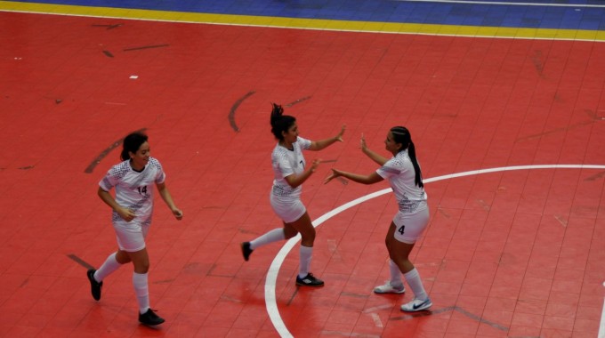 Jugadoras celebrando.