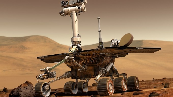 Imagen de vehículo rover explorando superficie de planeta.