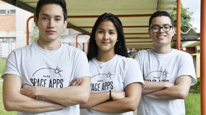 Dos hombres y una mujer forman el equipo BID.