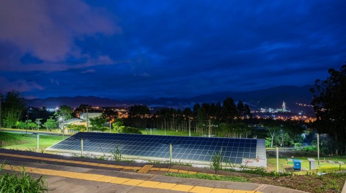Paneles solares sobre un edificio del tEC.