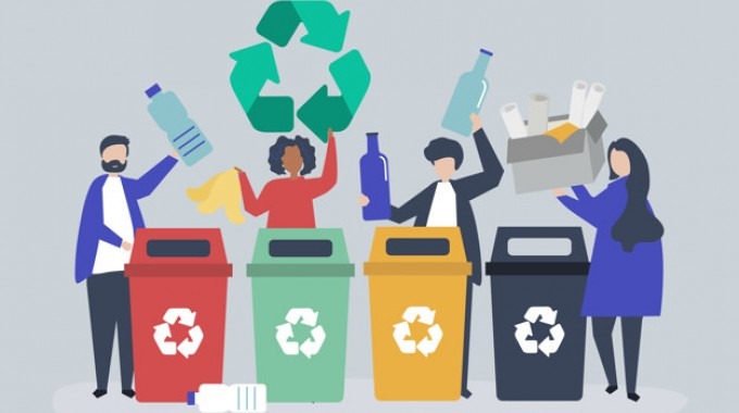 Imagen de varias personas depositando desechos en la batería de reciclaje.