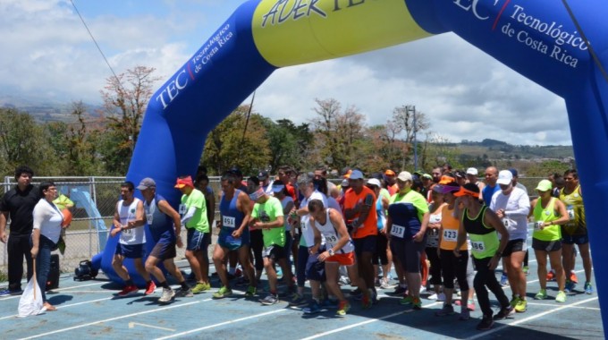 Momento justo del banderazo inicial en el que más de 70 atletas iniciaron su recorrido. (Foto: OCM)