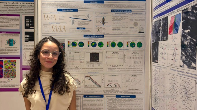 tatiana con el poster