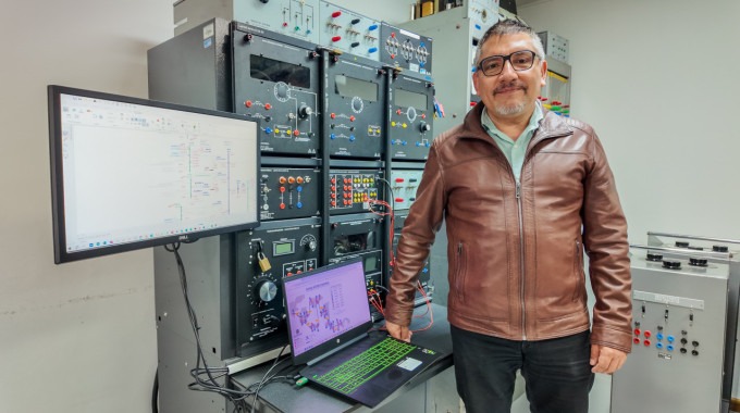 El investigador Gustavo Gómez en el laboratorio.