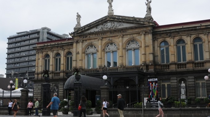 Fachada del Teatro Nacional en San José