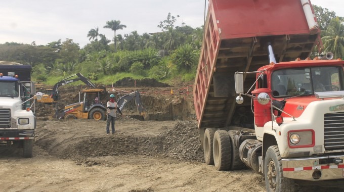 movimiento de tierra en TEC Limón