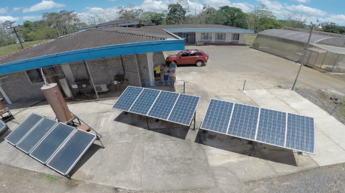 Imagen de los paneles instalados en una de las fincas. 