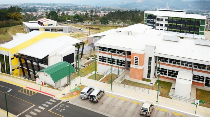 Imagen área de edificios nuevos del Campus Central del TEC 